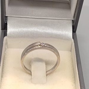 9ct white gold and diamond ring