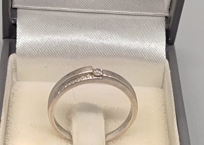 9ct white gold and diamond ring
