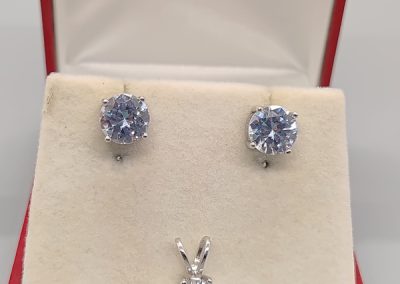 Sterling silver 925, cubic zirconia pendant and studs