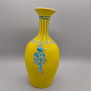Chinese Famille  Juane Porcelaine bottle vase