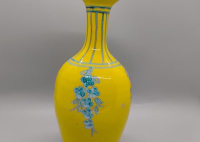 Chinese Famille Juane Porcelaine bottle vase