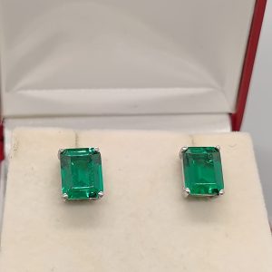 Sterling silver 925 and simulated emerald studs