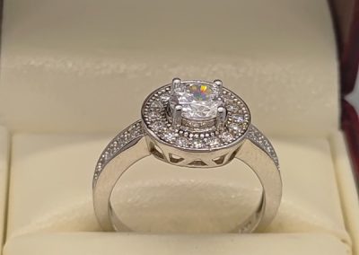 Sterling silver 925 and cubic zirconia halo ring