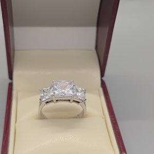 Sterling silver 925 and cubic zirconia ring