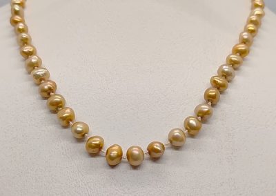 14ct gold clasp seed pearl necklace